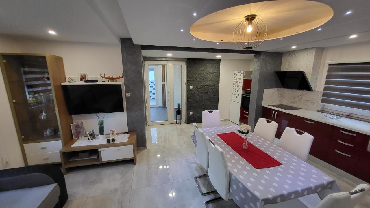 Apartma Lara Lesicno Exterior foto