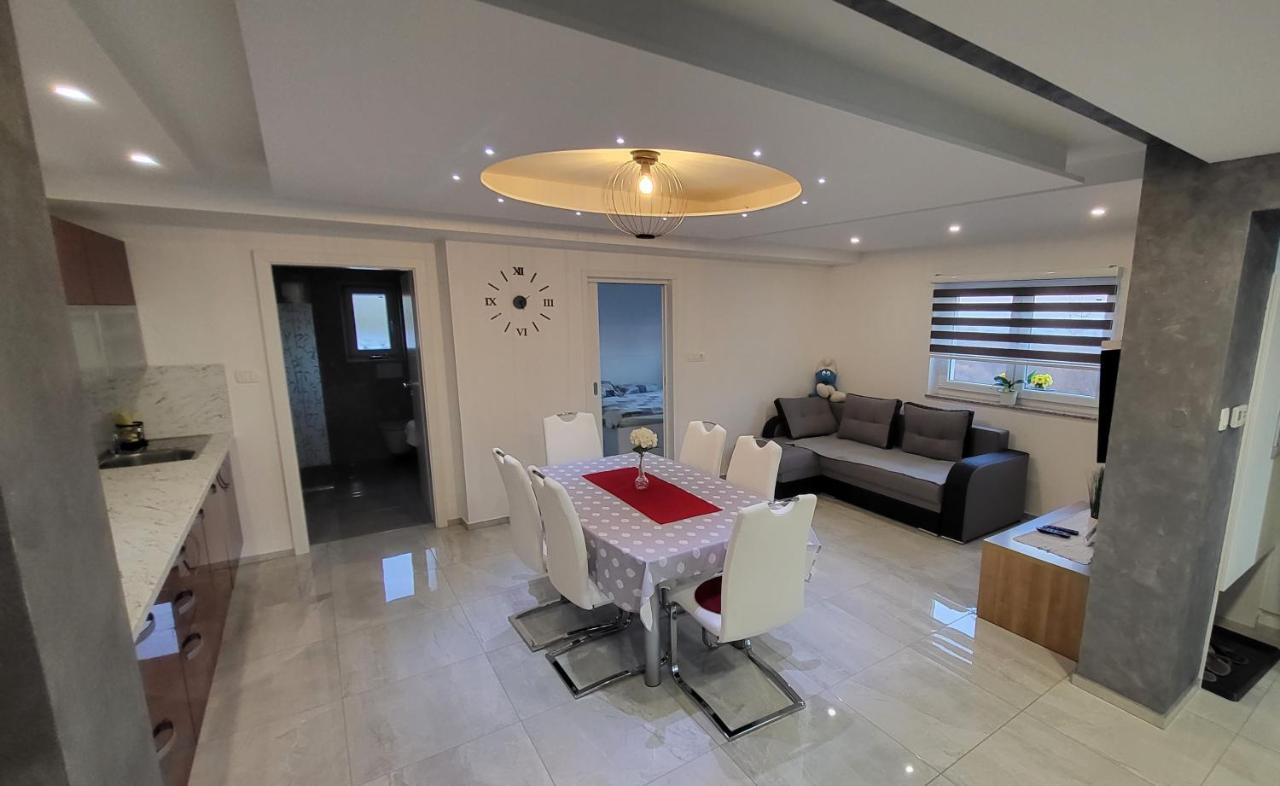 Apartma Lara Lesicno Exterior foto